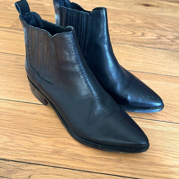 Italian leather Chelsea boot by Scarpedarte - Picture 1 of 6